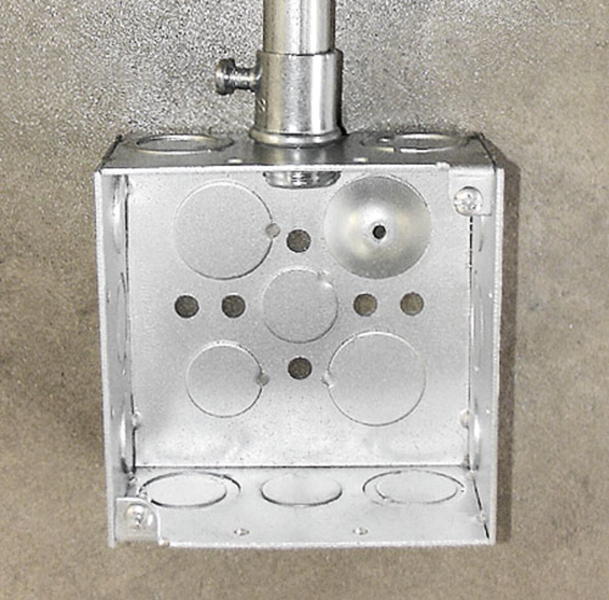 Garvin Southwire 4 Square Junction Box Welded 1-1/2 Inch Deep (8) 3/4 Inch Side Knockouts (52151-3/4)