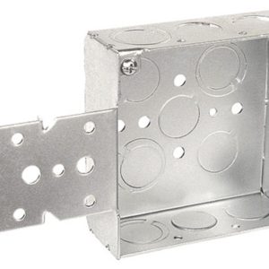 Garvin Southwire 4 Square Junction Box 1-1/2 Inch Deep With Horizontal Wood Spike Bracket (52151-B)