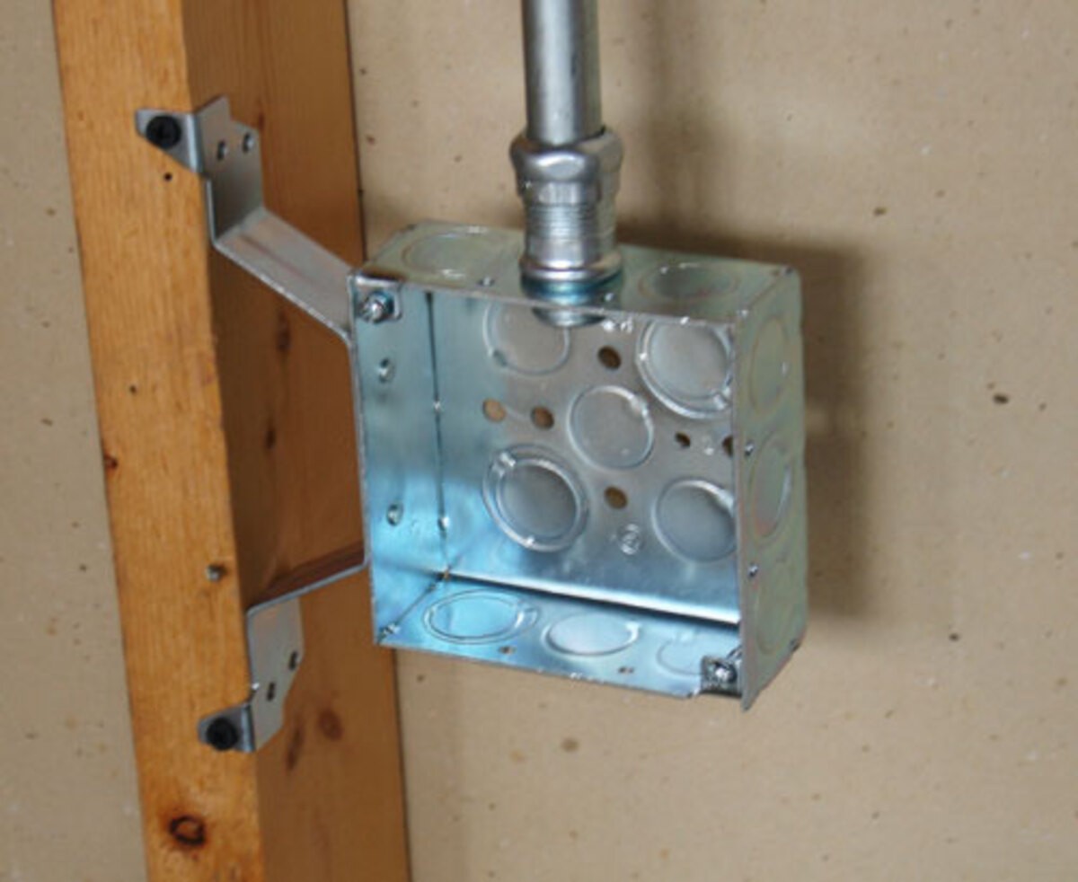 Garvin Southwire 4 Square Junction Box 1-1/2 Inch Deep With Vertical Dry Wall Bracket (52151-DWS)