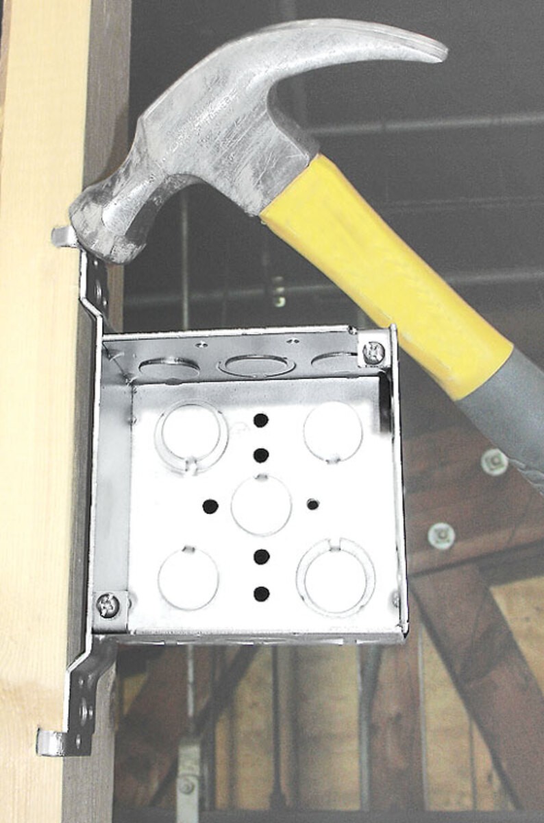 Garvin Southwire 4 Square Junction Box 2-1/8 Inch Deep With Wood Spike Vertical Bracket (6) 1/2 Inch And (3) (52171-SWB)