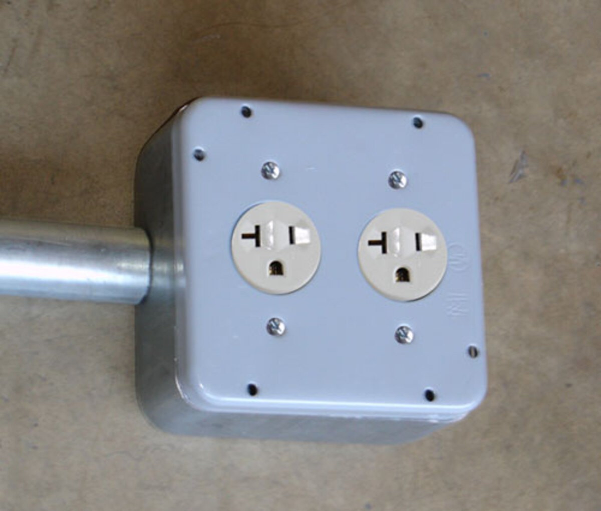 Garvin Southwire 4-11/16 Industrial Surface Cover 1/2 Inch Raised Duplex Receptacle 1.406 (72C37)