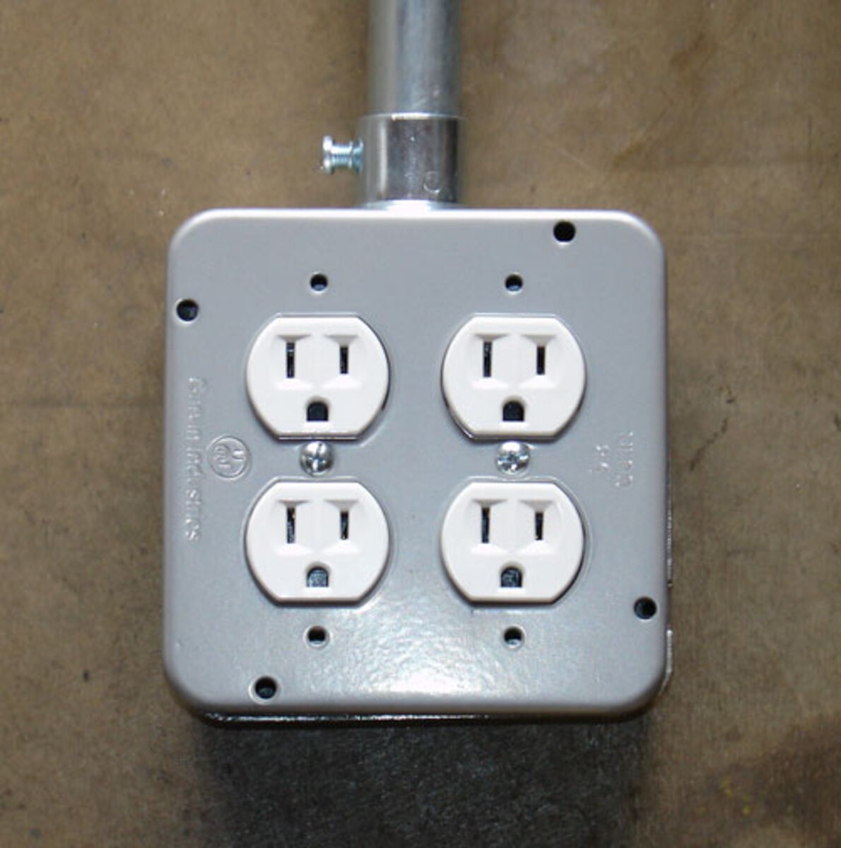 Garvin Southwire 4-11/16 Industrial Surface Cover 1/2 Inch Raised Two Duplex Receptacle (72C39)