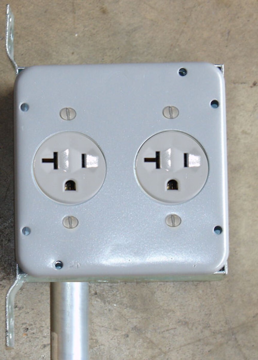 Garvin Southwire 4-11/16 Industrial Surface Cover 1/2 Inch Raised Duplex Receptacle 1.62 (72C40)