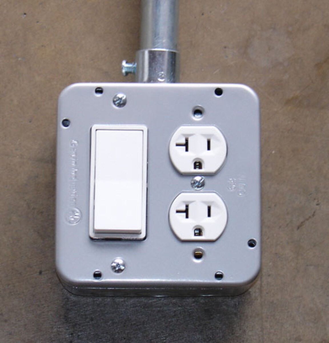 Garvin Southwire 4-11/16 Industrial Surface Cover 1/2 Inch Raised Duplex Receptacle And GFCI/Decorative (72C51)