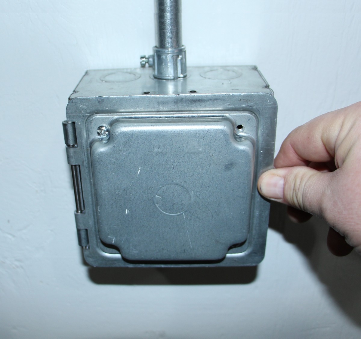 Garvin Southwire 5 Inch Square Box With Hinged 1/2 Inch Knockout Industrial Cover (HP1930)