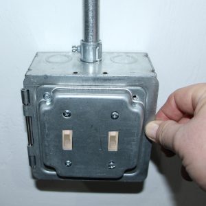 Garvin Southwire 5 Inch Square Box With Hinged (2) Toggle Opening Industrial Cover (HP1936)