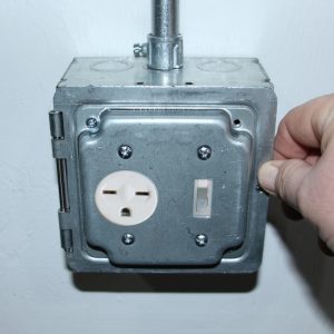 Garvin Southwire 5 Inch Square Box With Hinged (1) Toggle And (1) 1.406 Inch Single Receptacle Opening Industrial Cover (HP1937)