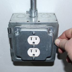 Garvin Southwire 5 Inch Square Box With Hinged (1) Toggle And (1) 1.406 Inch Single Receptacle Opening Industrial Cover (HP1938)