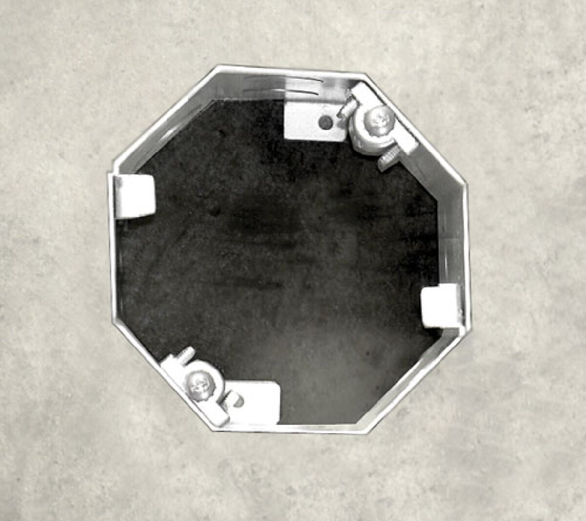 Garvin Southwire Octagon Concrete Box 4 Inch Deep Fan And Fixture Support(8)1/2 Inch And(8)3/4 Inch Side Knockouts (OCR-400FAN)