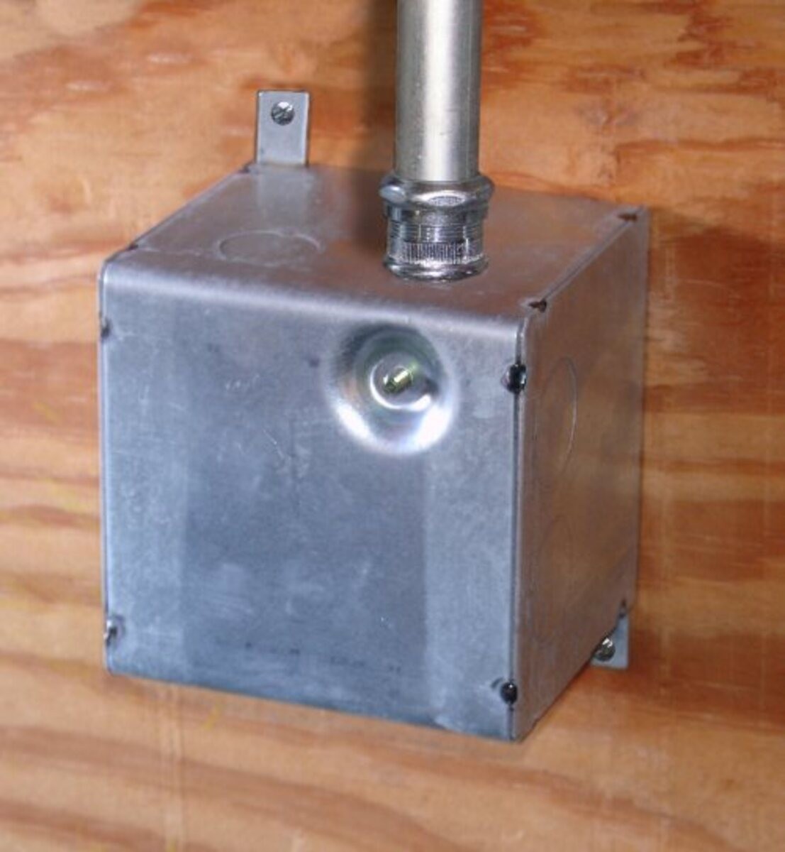Garvin Southwire 4 Square 3-1/2 Inch Extra Deep Concrete Box With (8) 1/2 Inch Side Knockouts (52181-1/2-SPKR)